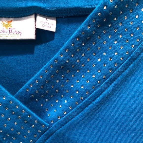 Quacker factory Large Blue V-Neck Blouse S/S Embellished. - Picture 3 of 5